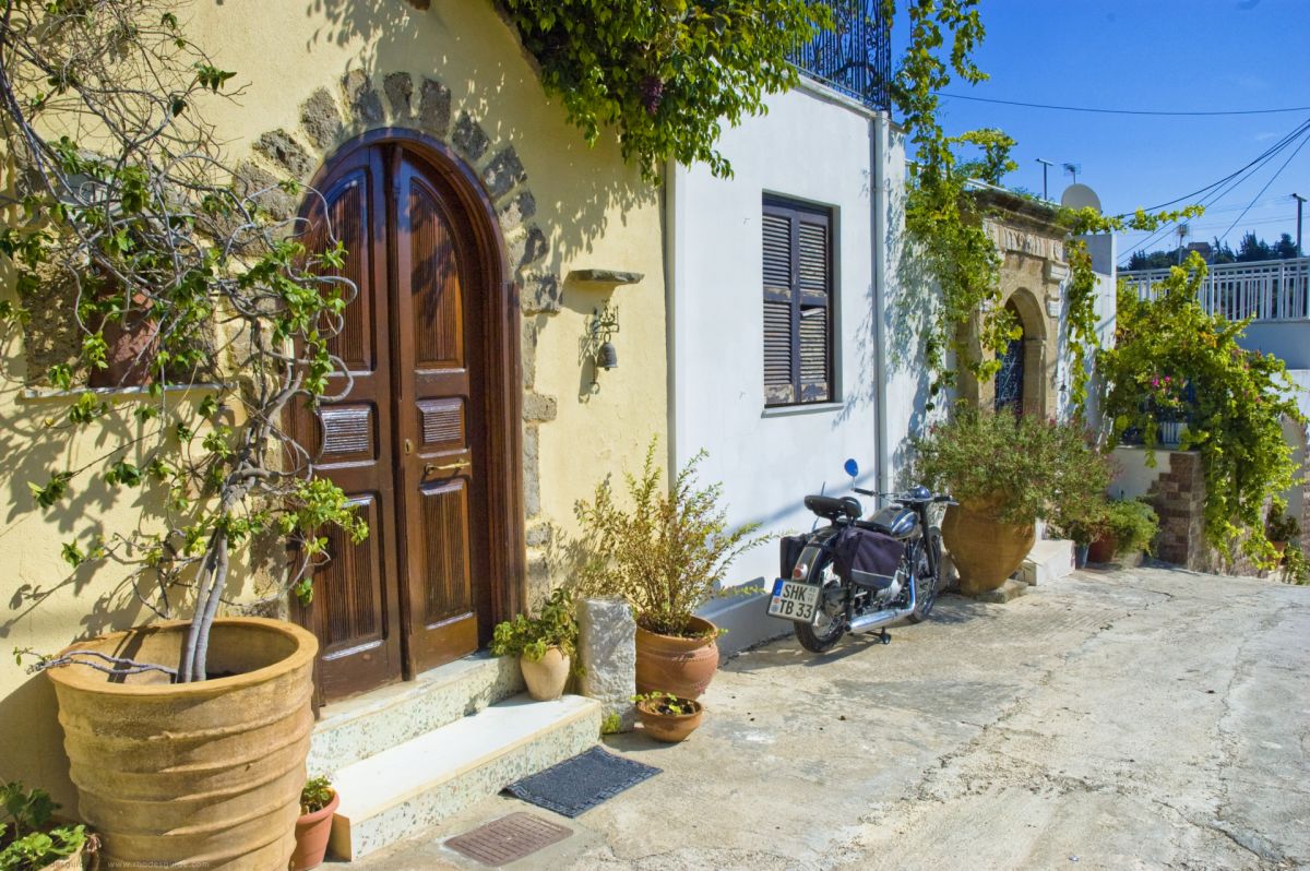 The east coast of Rhodes: Elegant and highly organized © Rhodes Guide / RhodesGuide.com